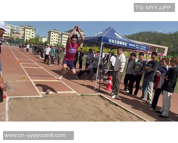 车轮与足球的激情碰撞在绿茵场上演绎速度与技巧的完美结合